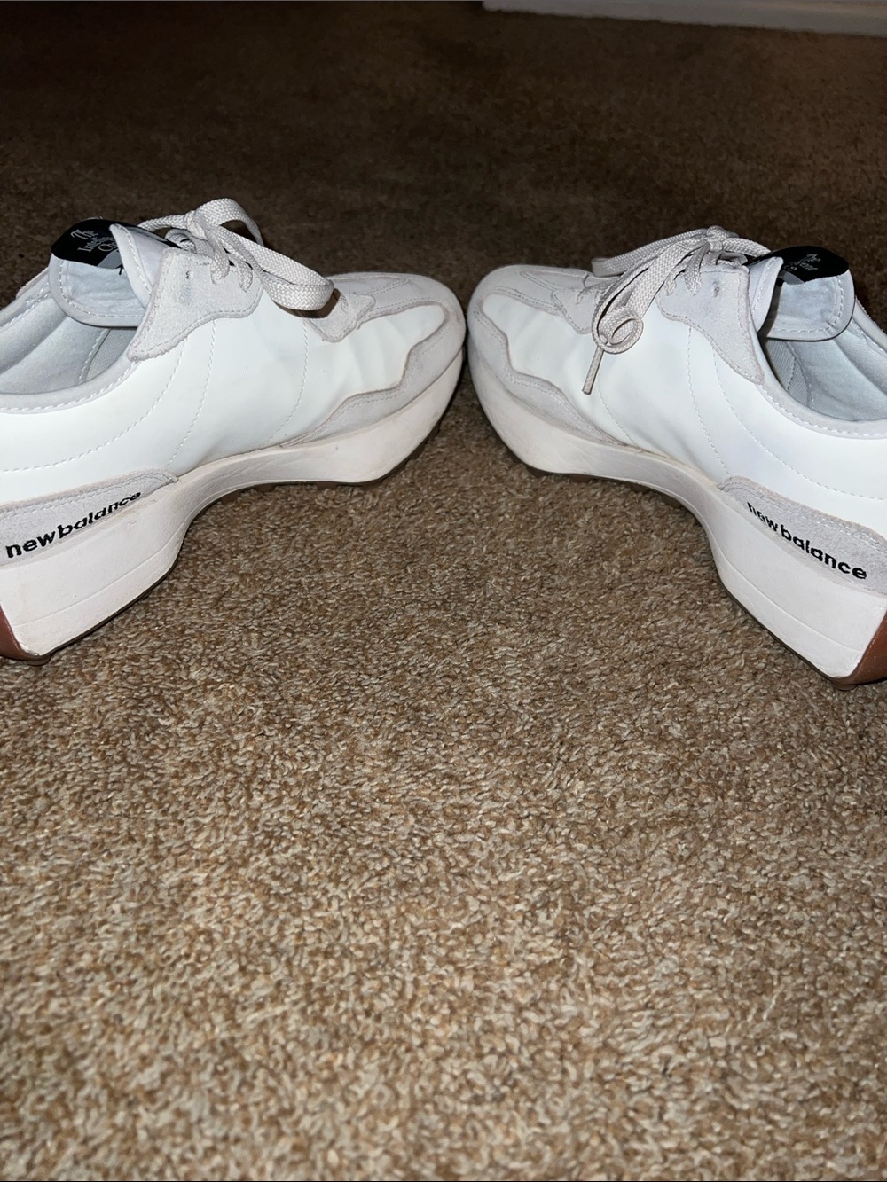 *PRE-LOVED* New Balance White Gray and Black Women's Sneakers - Picture 9 of 11